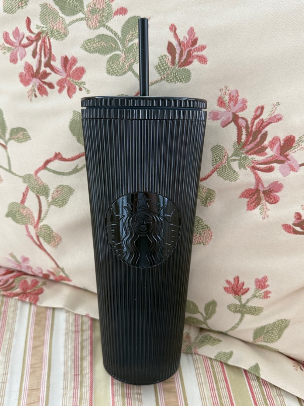 Brand New ~ Starbucks 24 oz. Black Ribbed Travel Cup Tumbler w/Straw Siren Logo